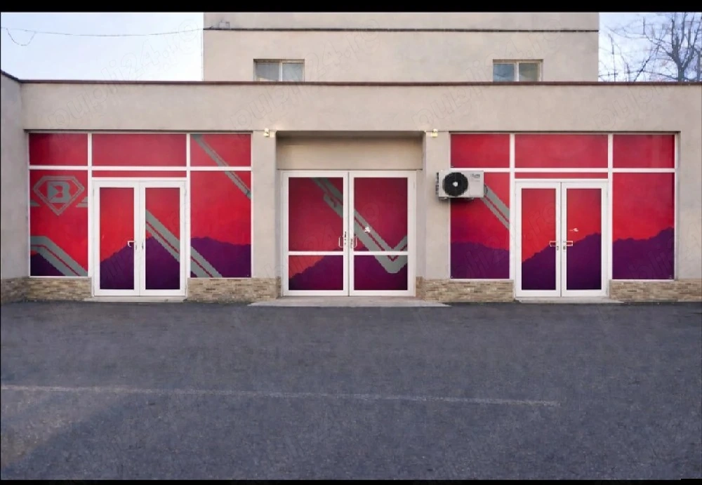 Spatiu versatil Găvana 150mp vitrină 15m