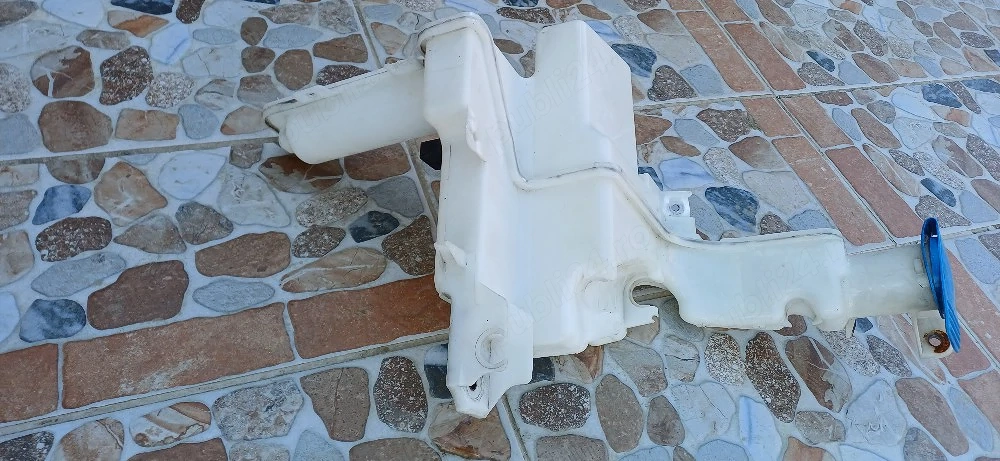 Vas stropgel lichid parbriz Vw Passat B6 si Cc in perfectă stare , ca nou ! 