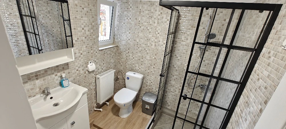 proprietar ofer spre închiriere apartament cu 2 camere 