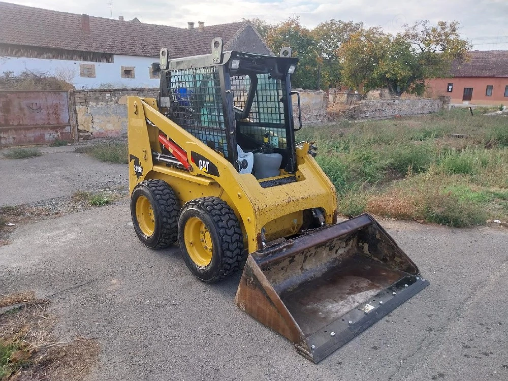 Vand mini incarcator CATERPILLAR model 216B3