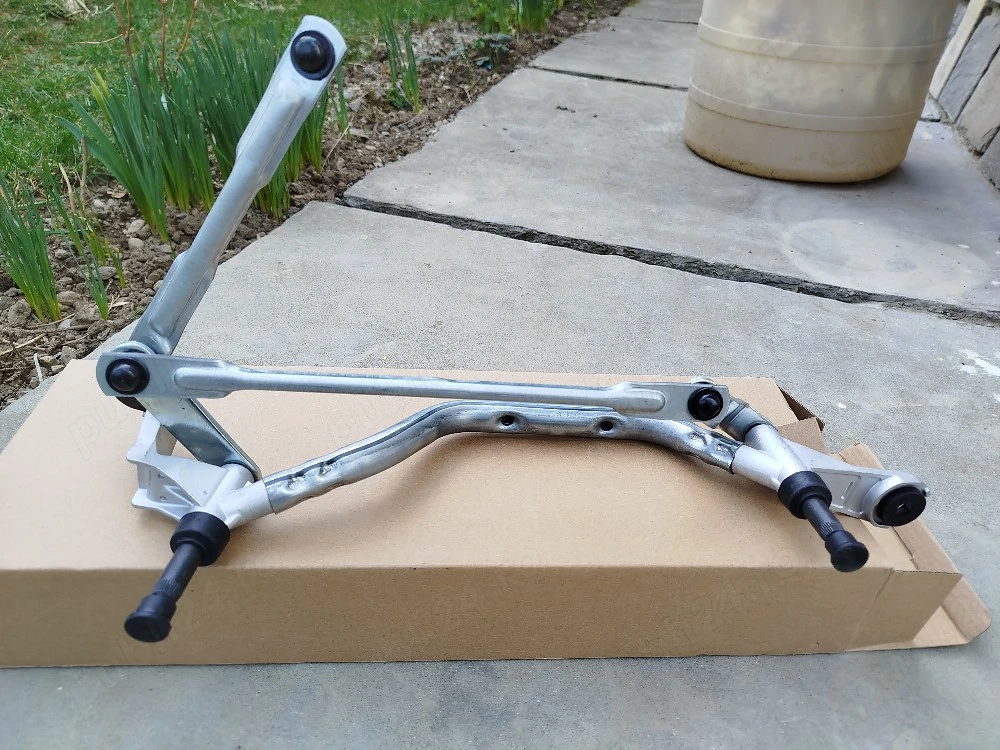 Asamblu ștergător nou, fără motoraș.