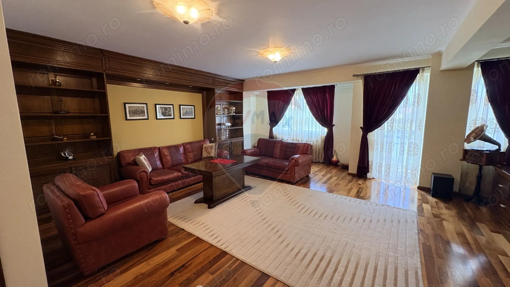 Apartament cu design clasic din lemn masiv – eleganță autentică