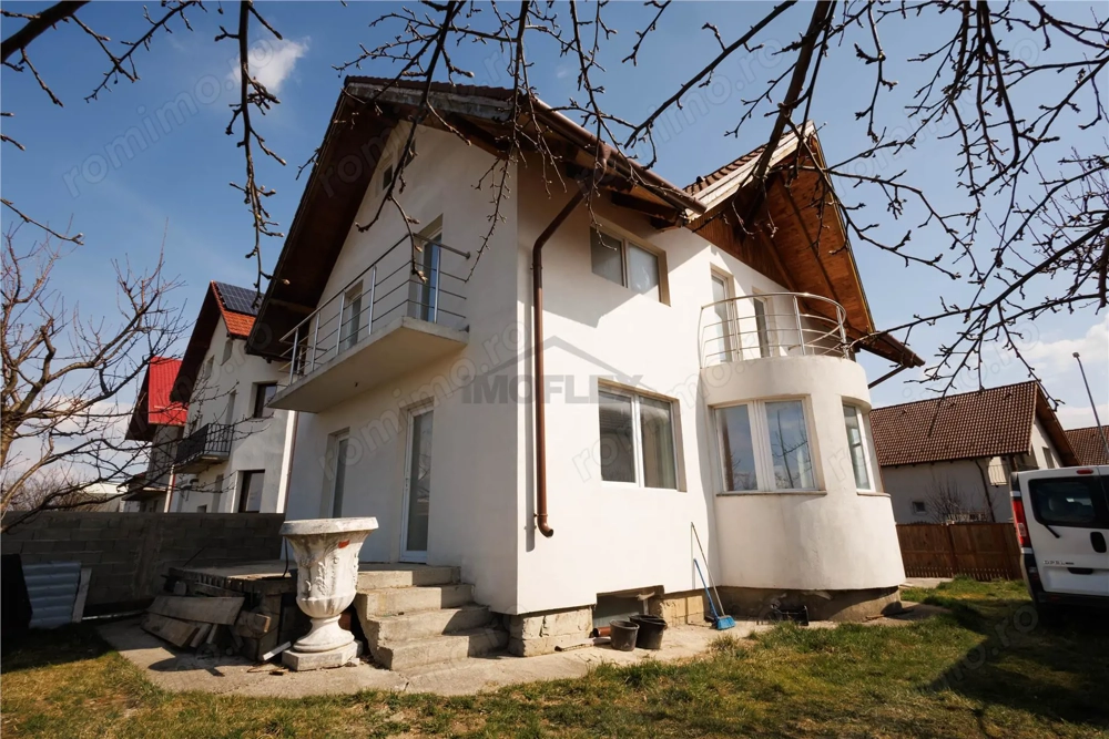 Casa spatioasa cu etaj si curte  #238;n Ghimbav