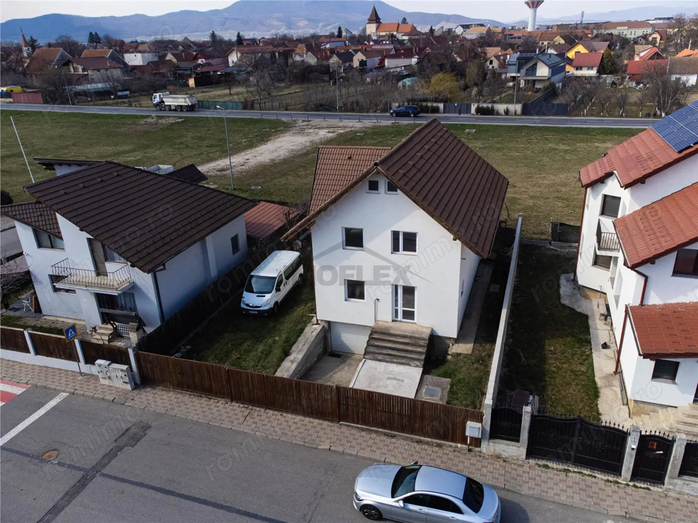 Casa spatioasa cu Etaj si Curte In zona Premiun Ghimbav