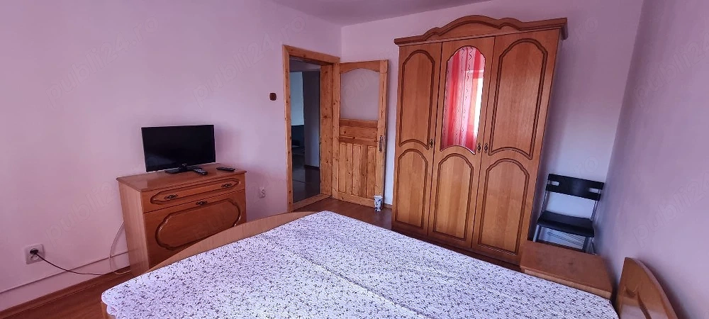 Închiriez apartament 3 camere 