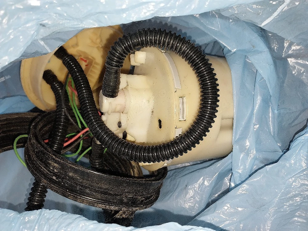 Vand pompa benzina ford focus mk1 1.6