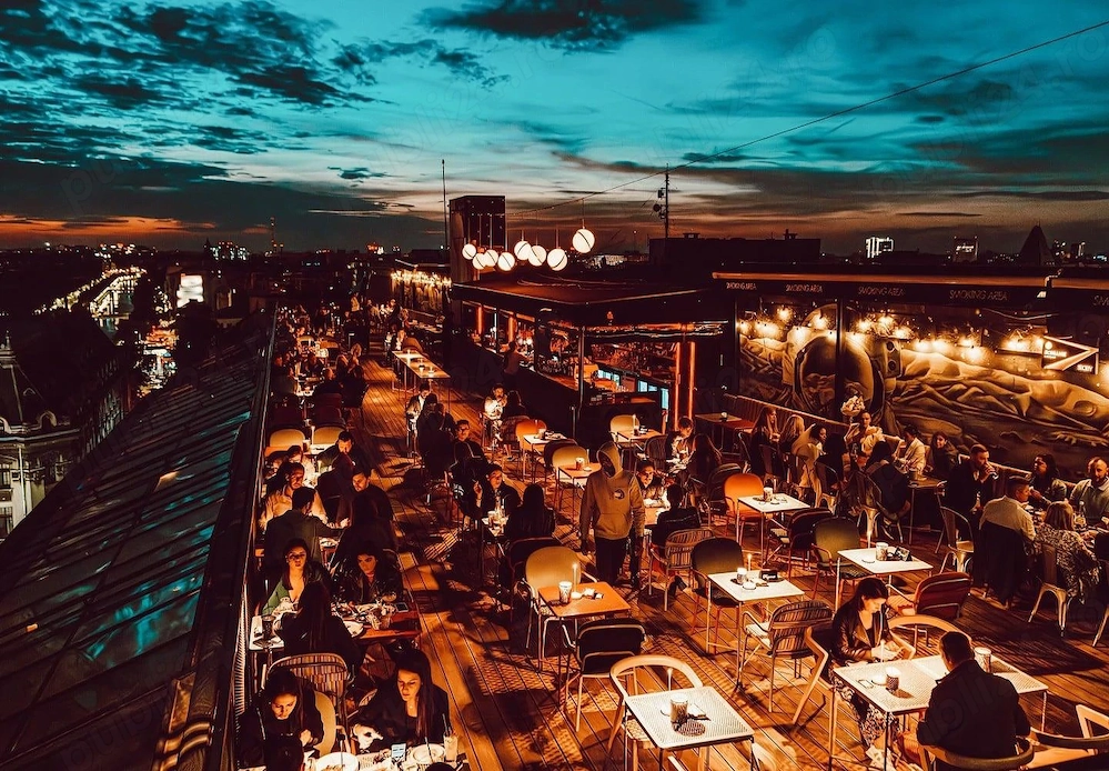 Prime Mixed-Use Investment   Unirii Square | 10%+ Yield Potential |  6M Stabilized Value