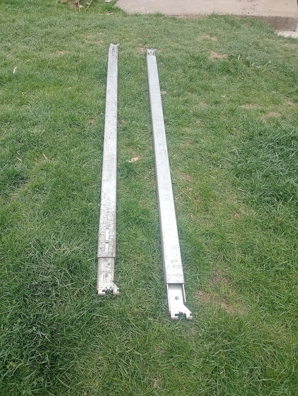 Vând 10 bare de asigurat marfa 