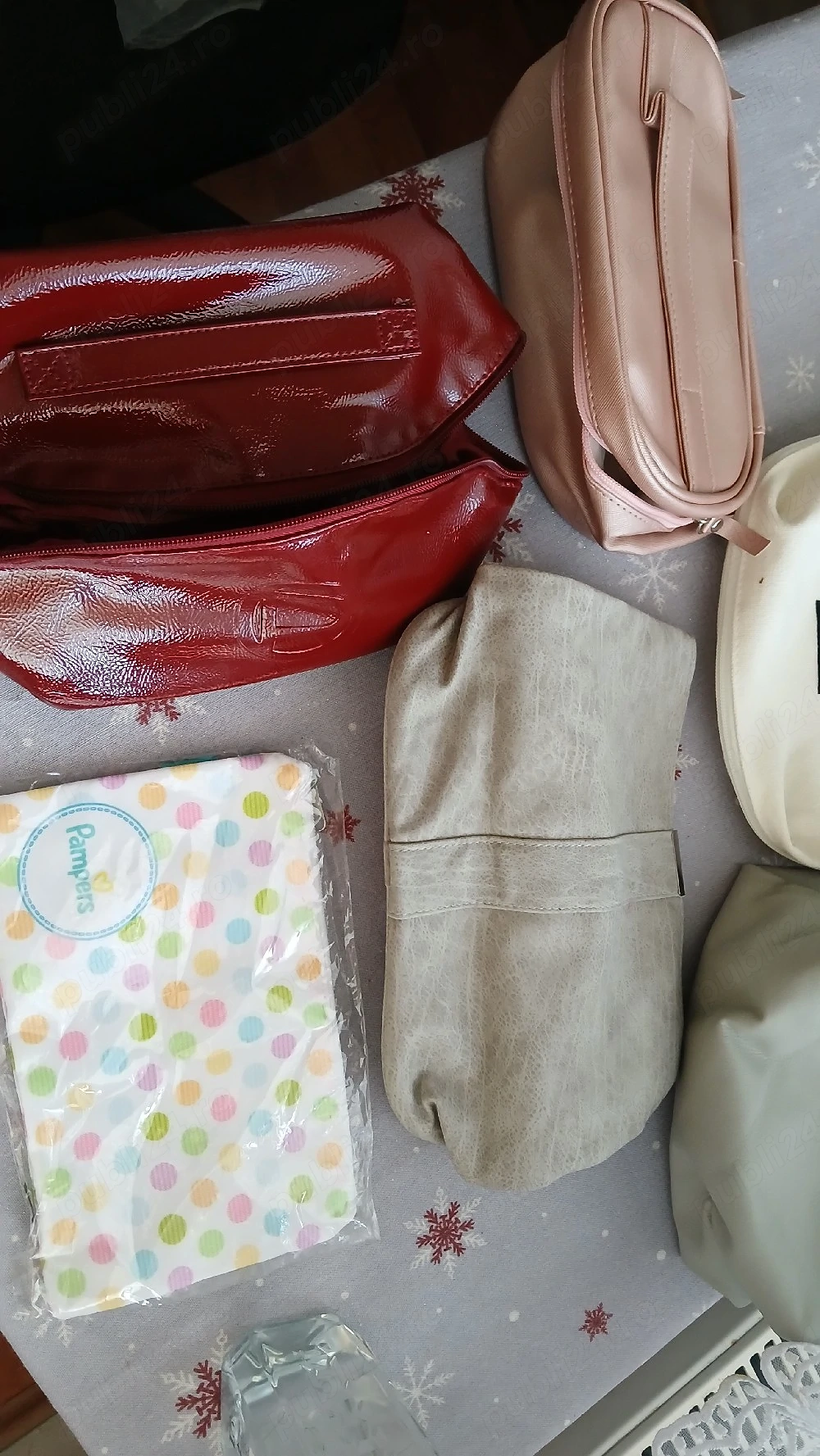 Vand genti port-fard   cosmetice 