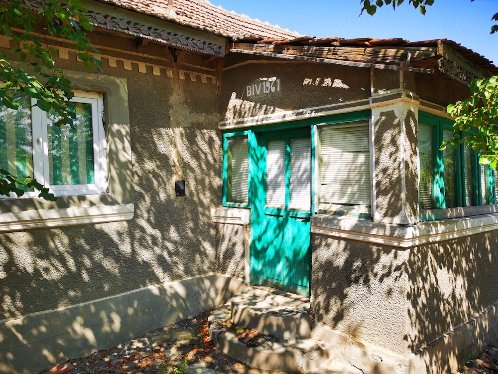 Casa batraneasca cu teren 3000 mp