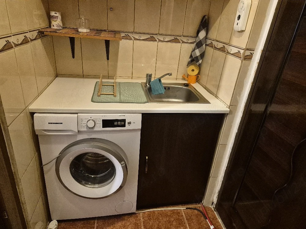 Inchiriez garsoniera zona umt