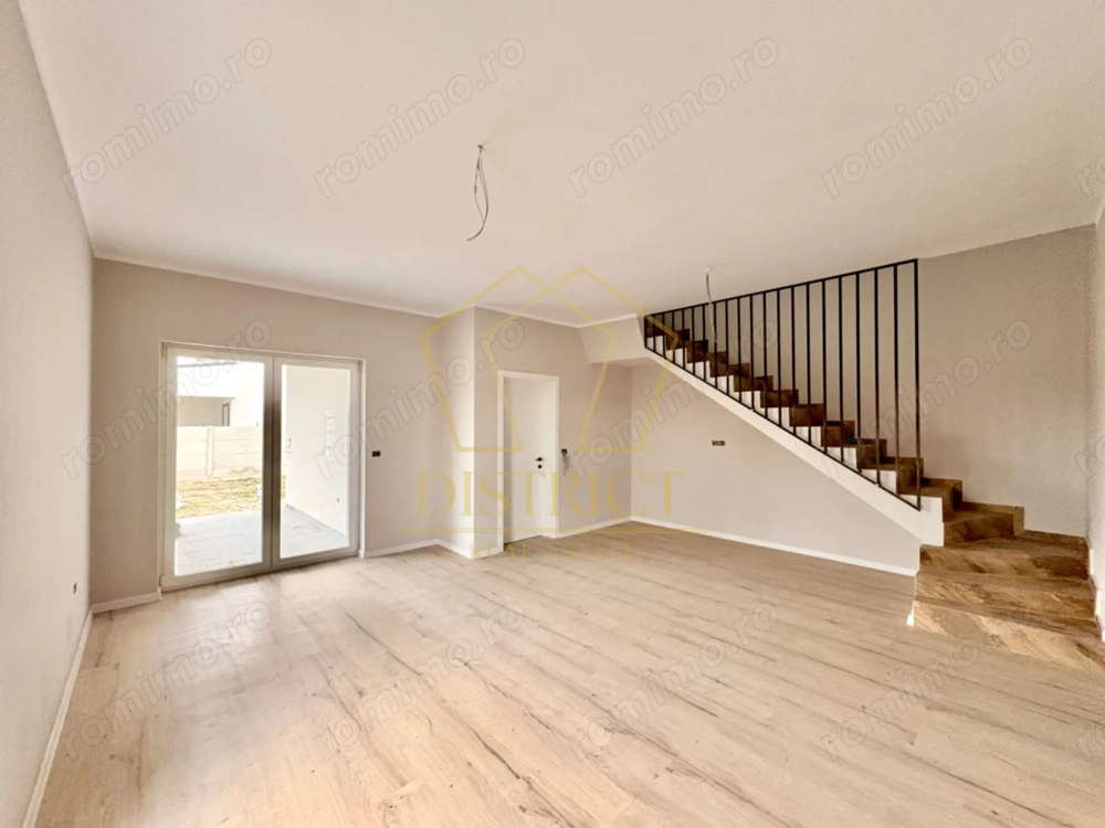 Duplex cu 4 camere, despărțit prin camera tehnica | Mosnita Veche