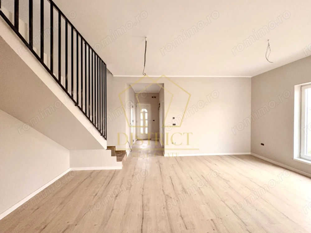 Duplex cu 4 camere, despărțit prin camera tehnica | Mosnita Veche