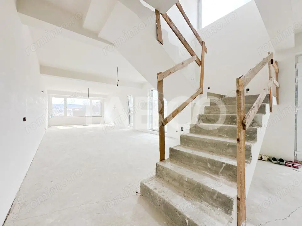 Casa cuplata semifinisata de vanzare in Dambul Rotund cu garaj
