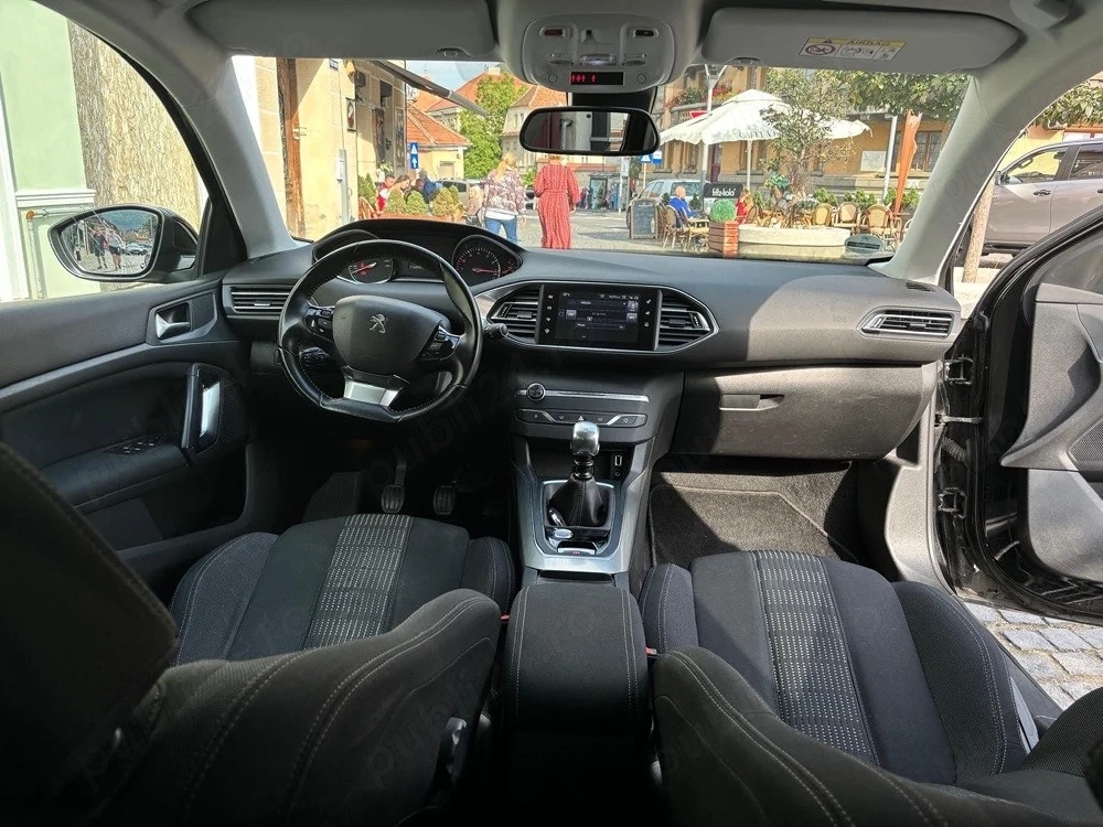 vand Peugeot anul 2017