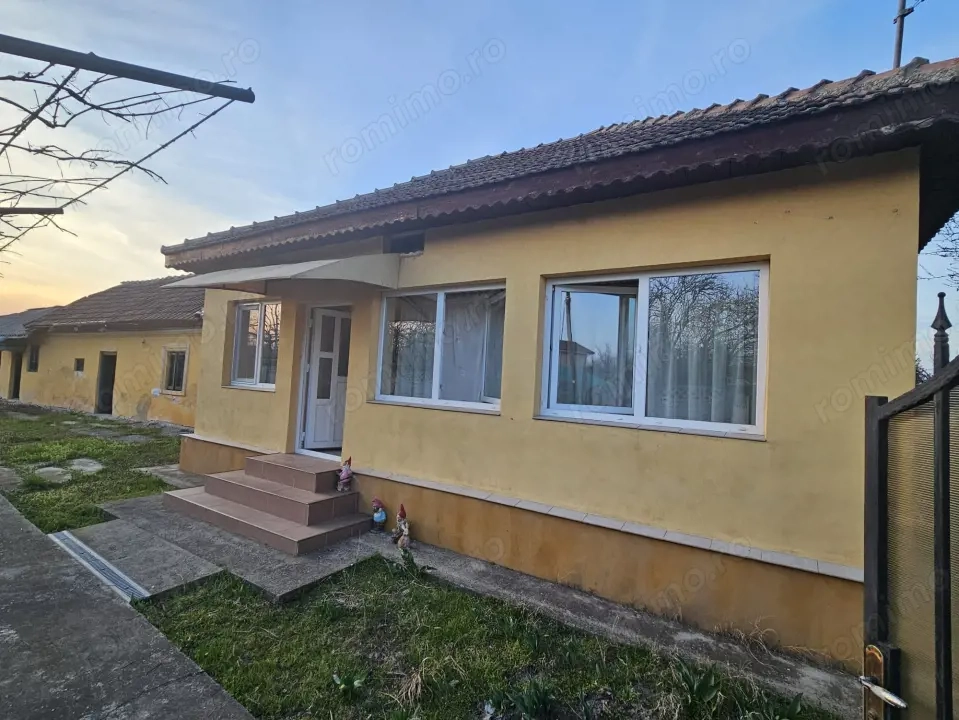 Casa parter, 100 mp utili, 1090 mp teren,  Pielesti 