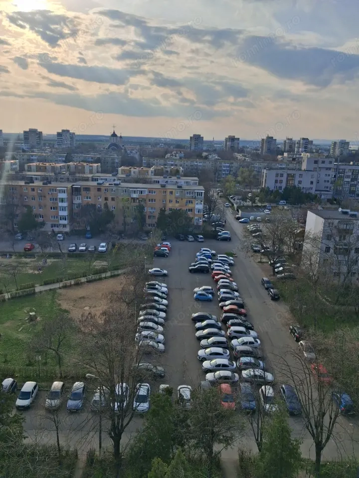 Apartament 2 camere de vânzare – decomandat, 52 mp – zona Vest