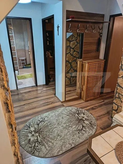 Apartament 2 camere, etaj intermediar, parcare, Dambu Rotund