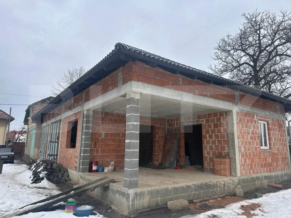 Casă la roșu în Halmeu, 119 mp + teren 1643 mp, zonă liniștită