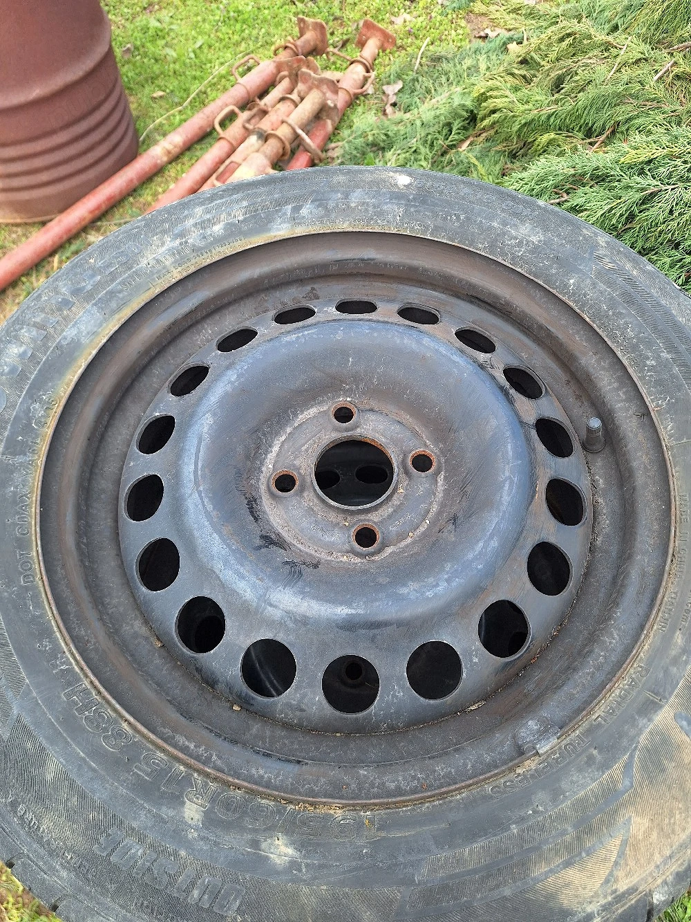 4 genti din otel stare forte buna cauciucurile nu sant bune