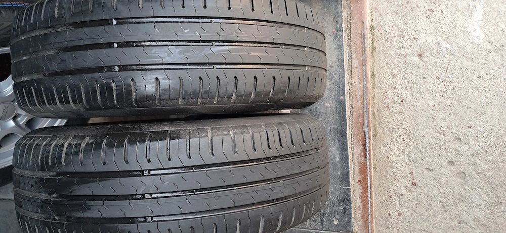 Eladó 2dr: Nyárigumi Continental 185x65xR15 