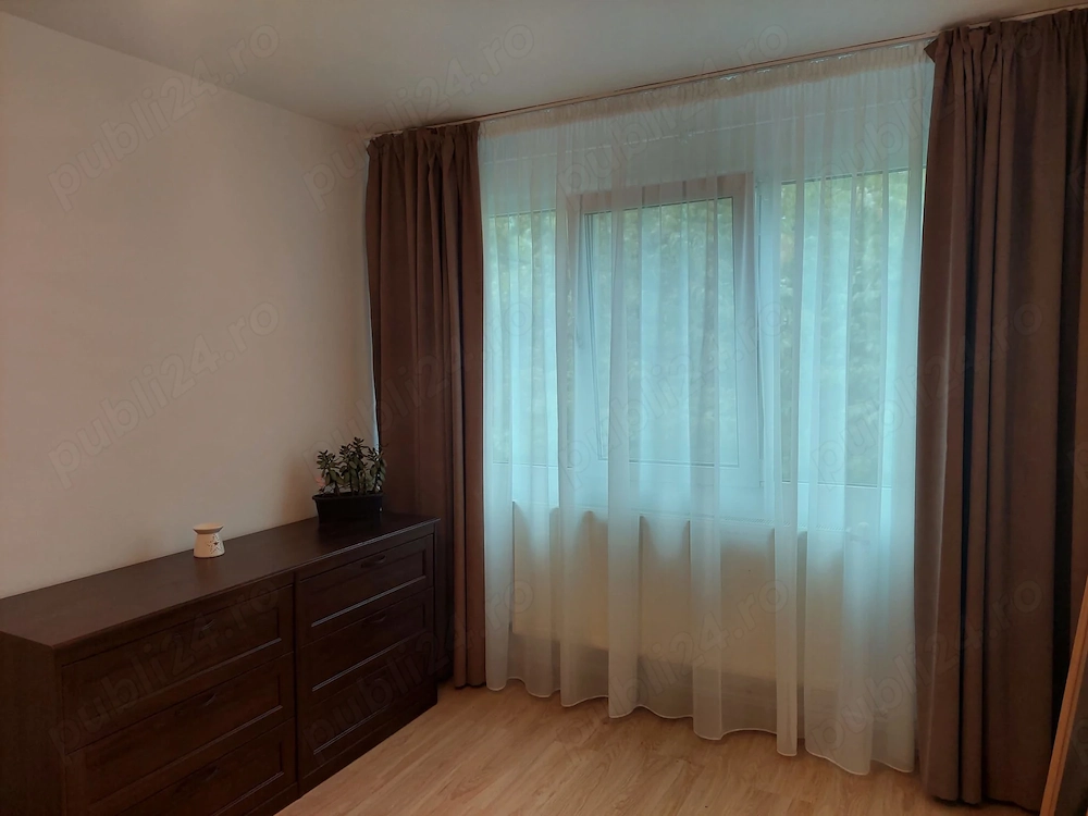 Ofer spre inchiriere un apartament cu 2 Camere.