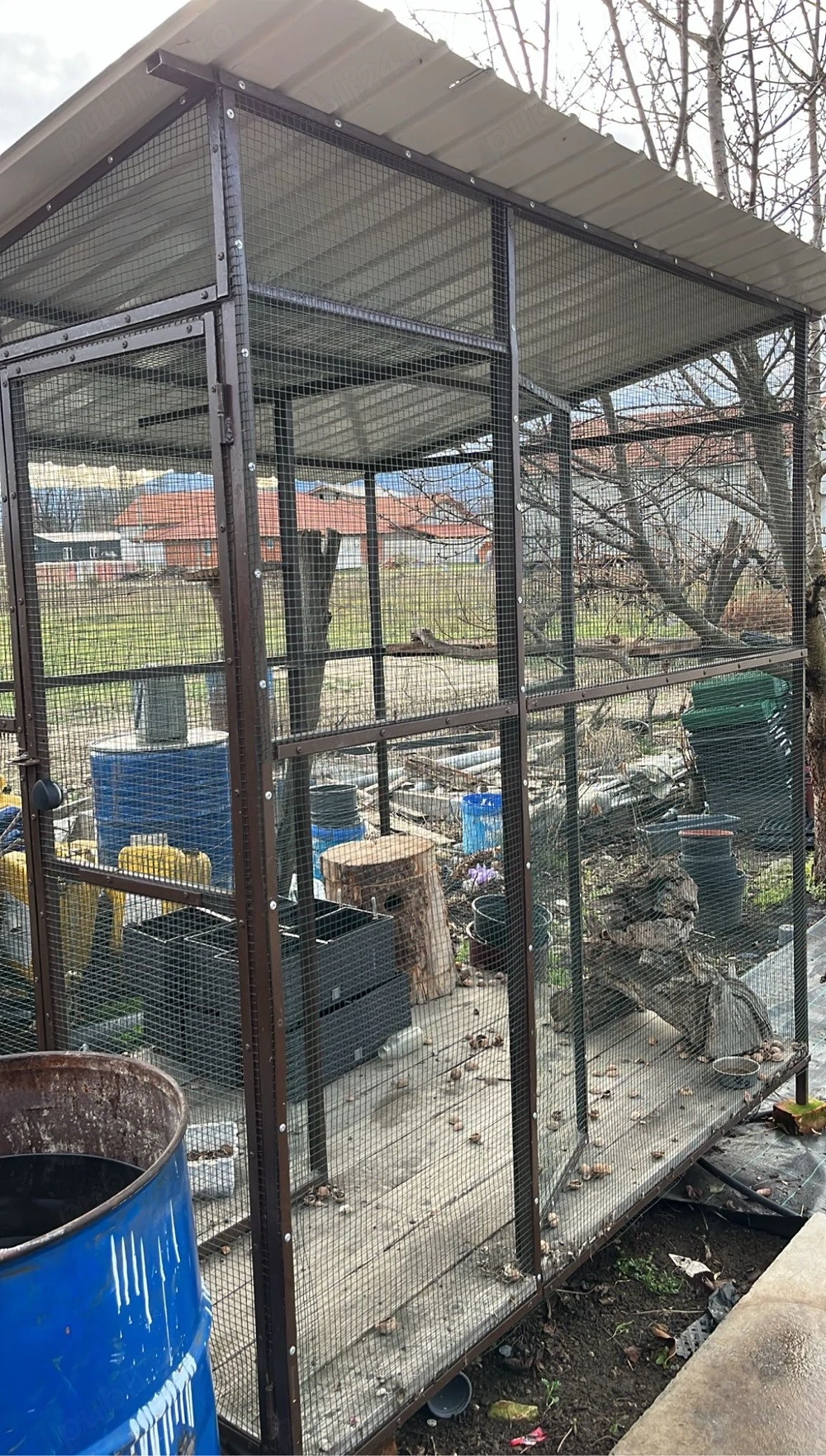 vand voliera mare 1800 lei 