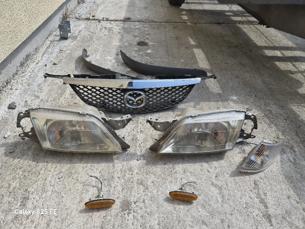 vand faruri si semnalizări Mazda Premacy