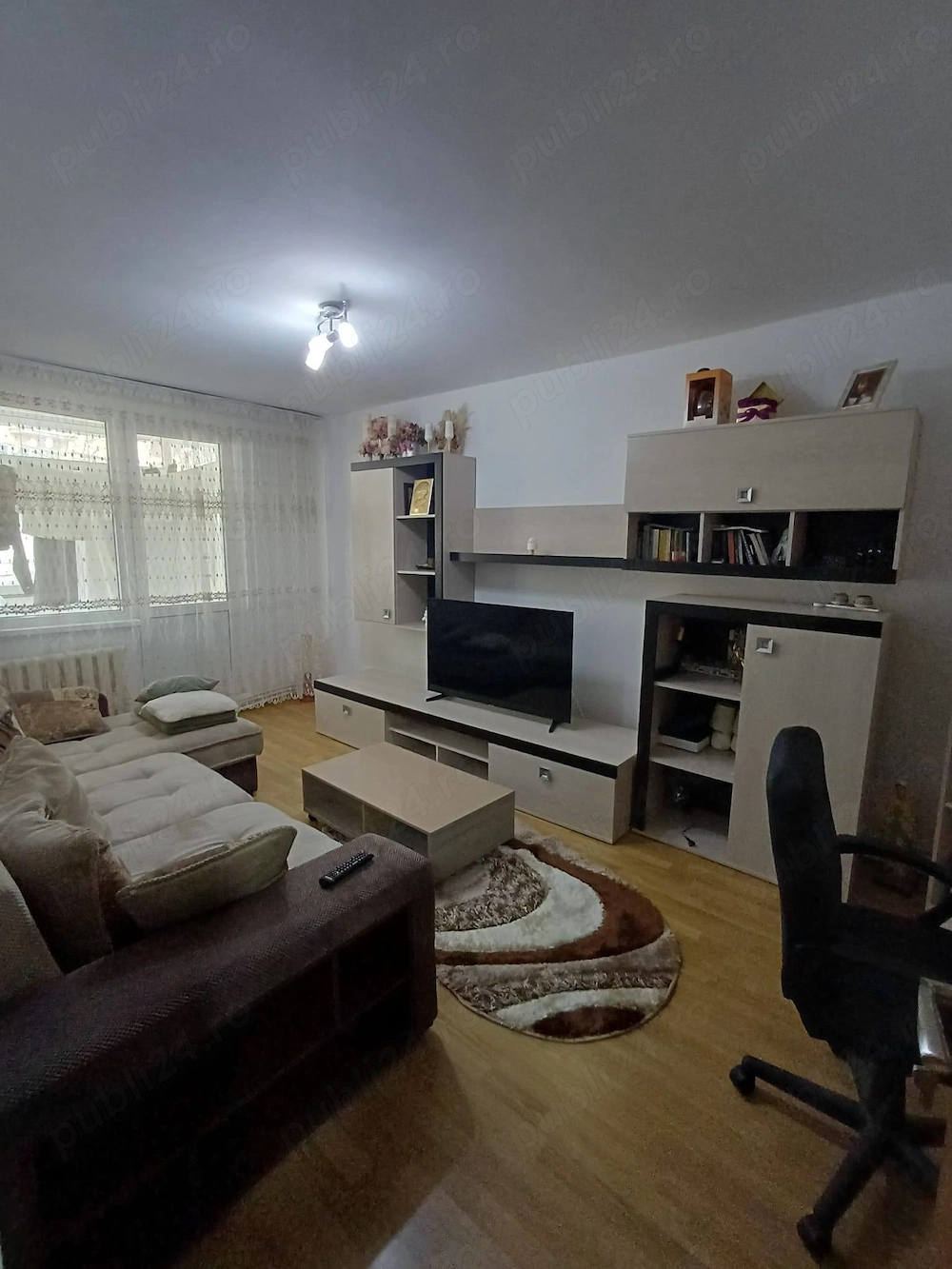 De vanzare apartament cu 3 camere si balcon, etajul 1, zona excelenta 73.500 euro