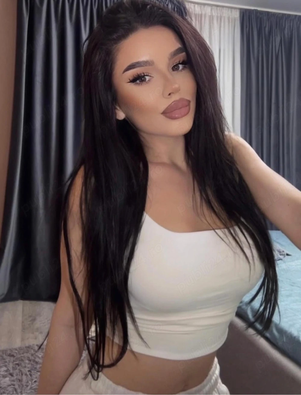 STUDENTA FRUMOASA  ,stilata ,fierbinte si pasionala 