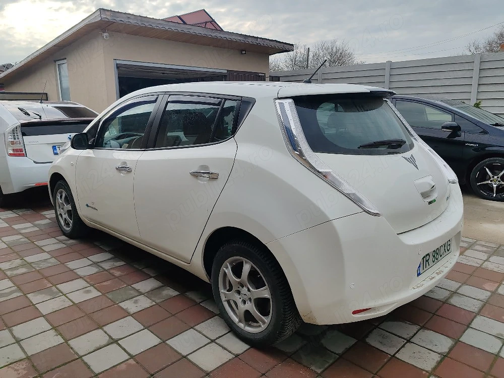 Nissan leaf electric 