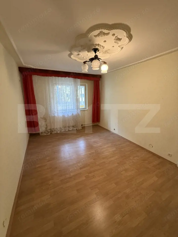 Apartament 2 camere, decomandat - Zona 13 Decembrie 