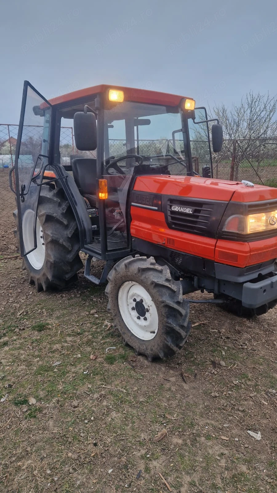 Vând Tractor Kubota GL321