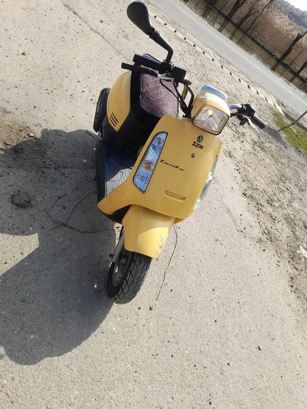 Scuter Sym 49 cc . se conduce fara permis