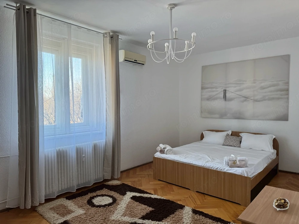 Proprietar inchiriez apartament 3 camere 