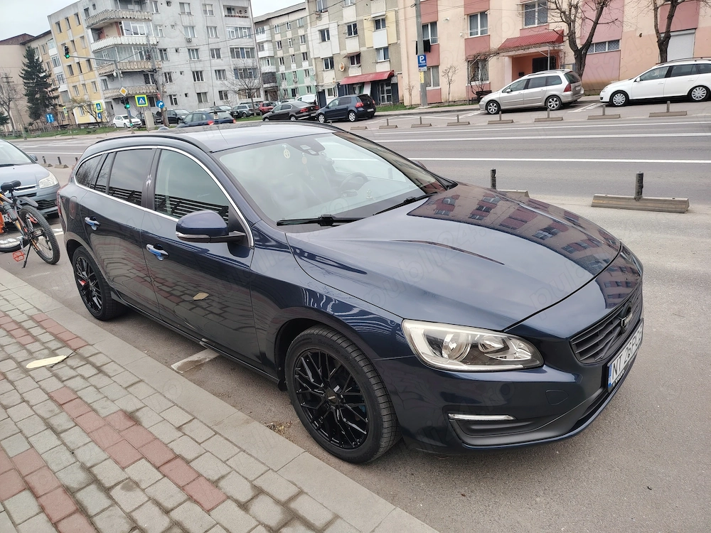 Vând Volvo V60 D2