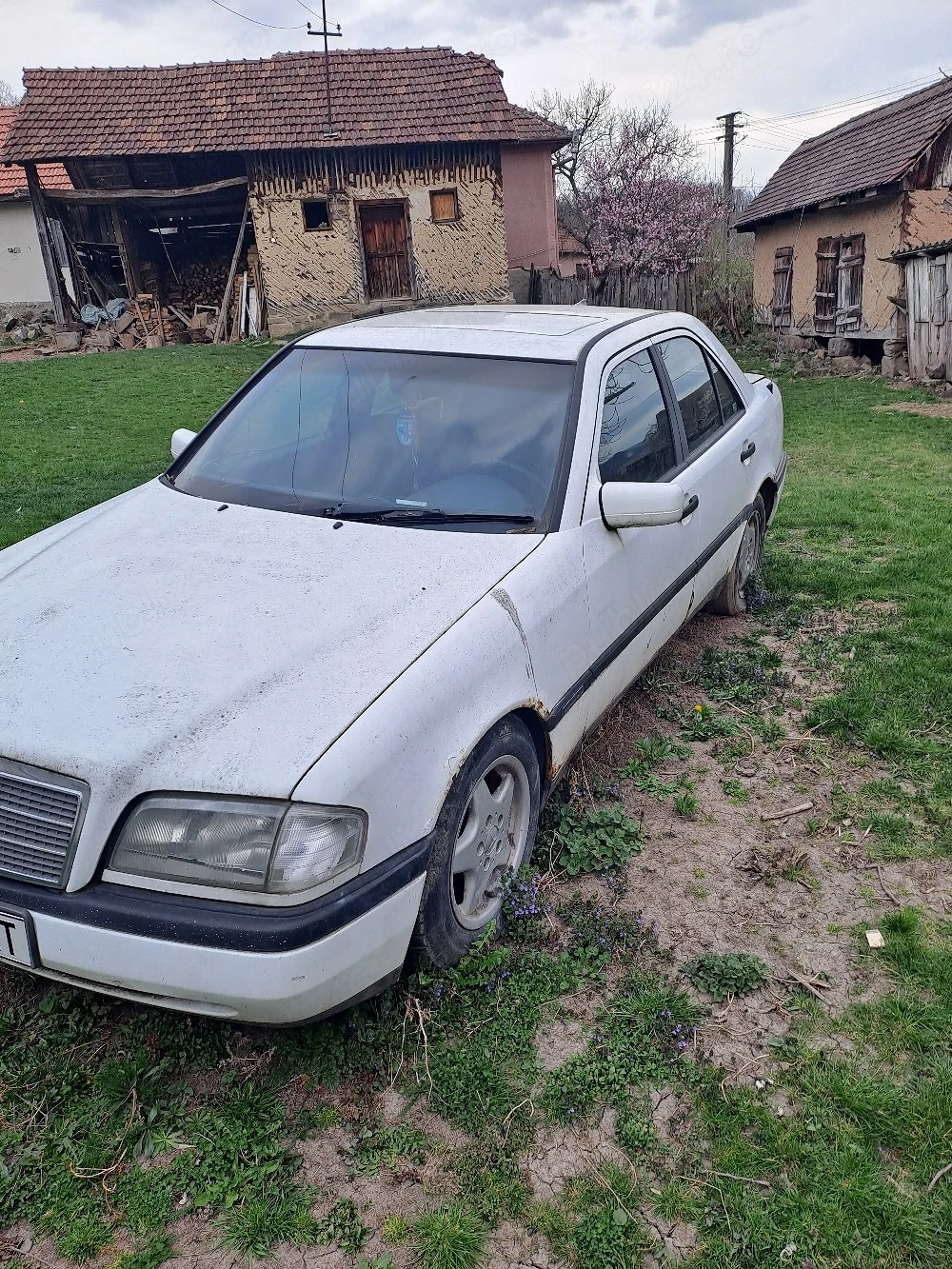 Vând Mercedes pentru piese!