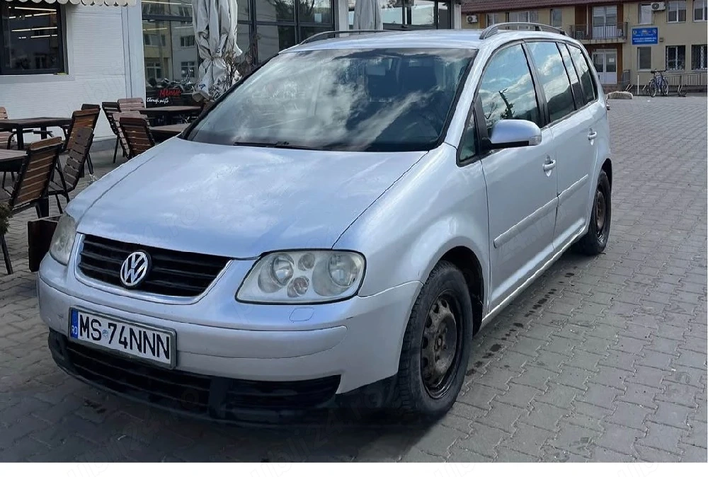 Vând vw touran .