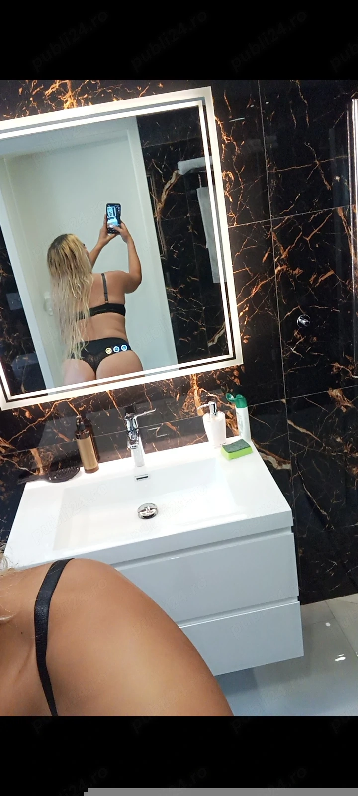 Sunt aici pentru voi show web 