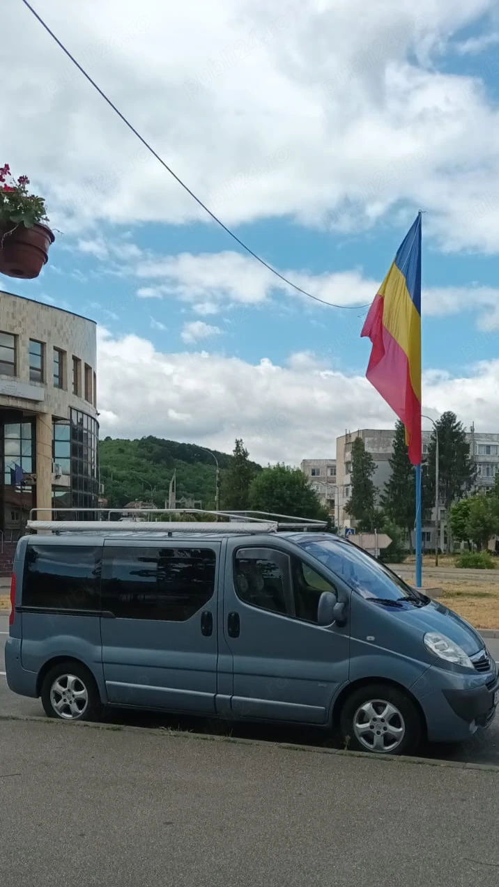 Vând Opel Vivaro varianta Westfalia fabricată în Germania în anul 2007. Km Reali 257586 în crestere.