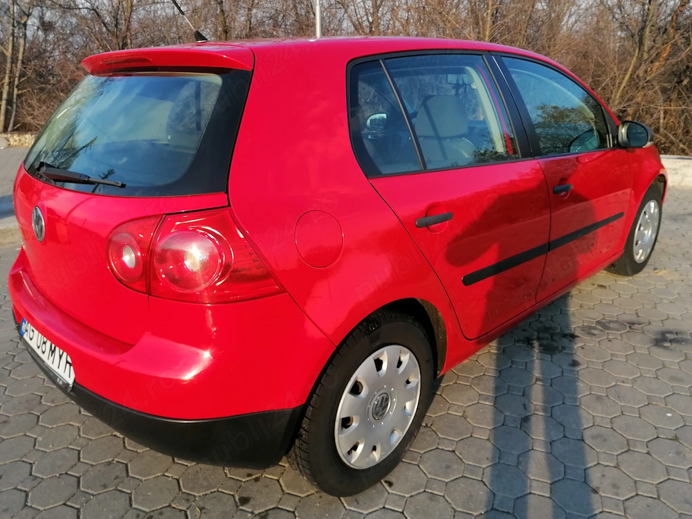 Vând Golf 5, unic proprietar. 