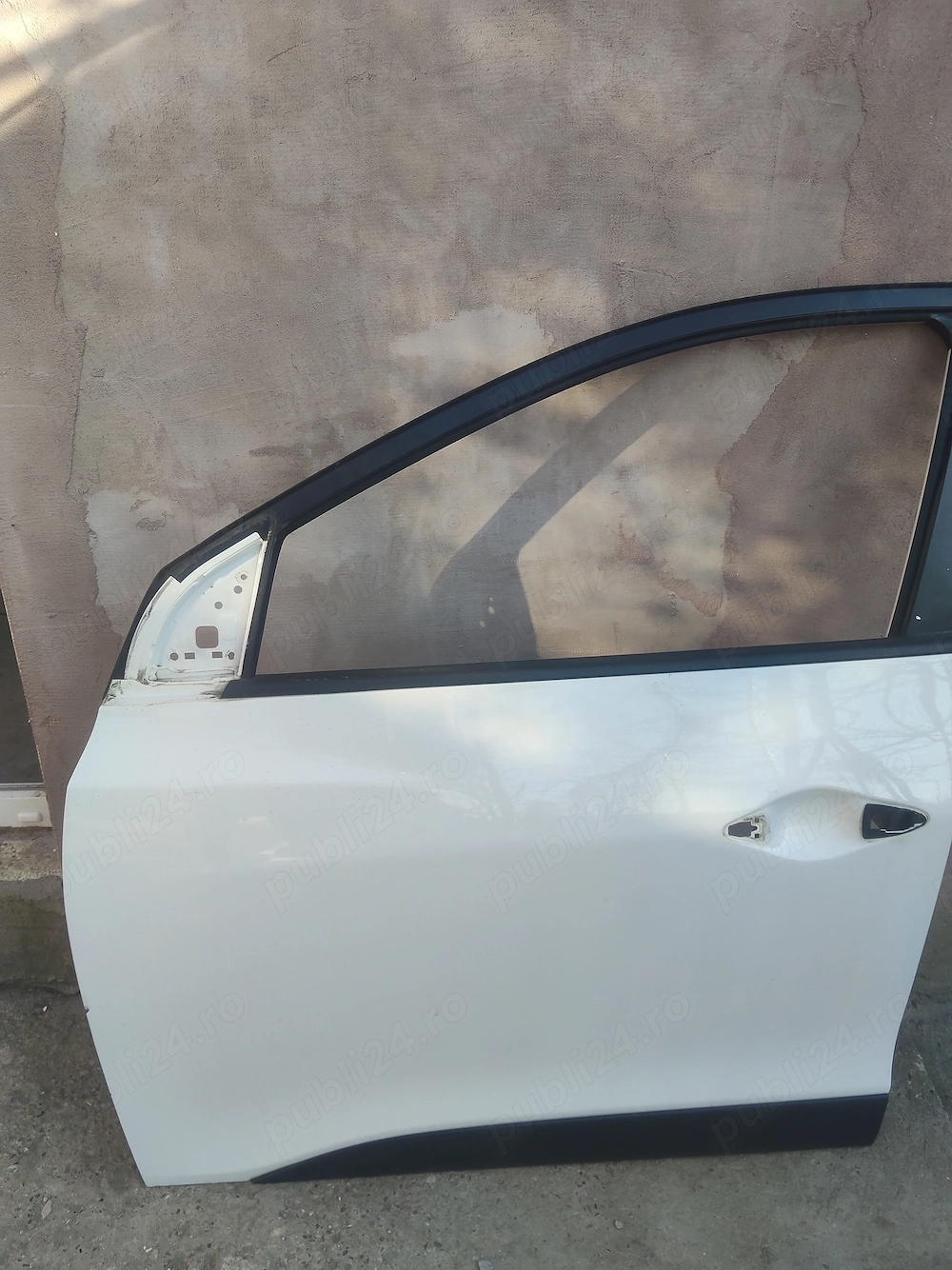Vând ușa stânga Hyundai ix 35