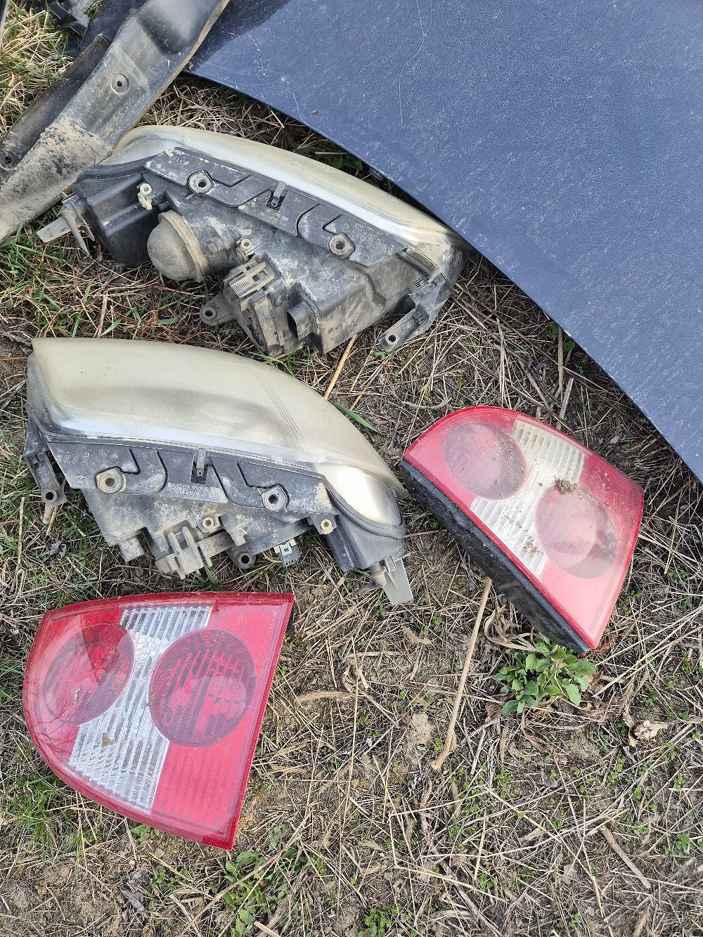 faruri si triple Volkswagen Passat berlina an 2003