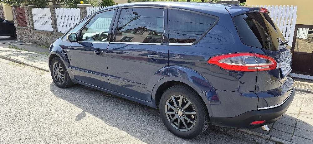 Vand Ford s max 2010