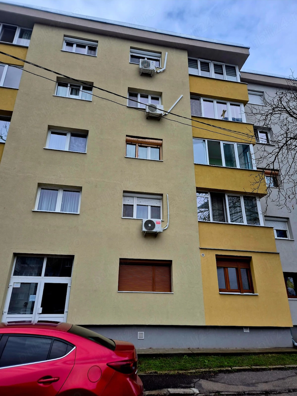 Apartament cu 3 camere, tip PB decomandat, Etaj 3 zona Rogerius (Lacul Rosu)