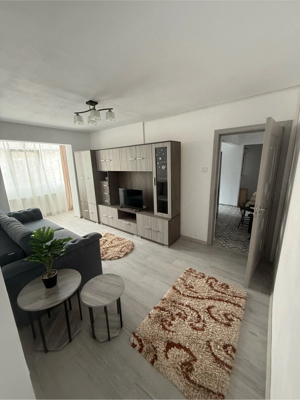 Închiriez apartament MODERN 3 camere etaj 2 Reșița