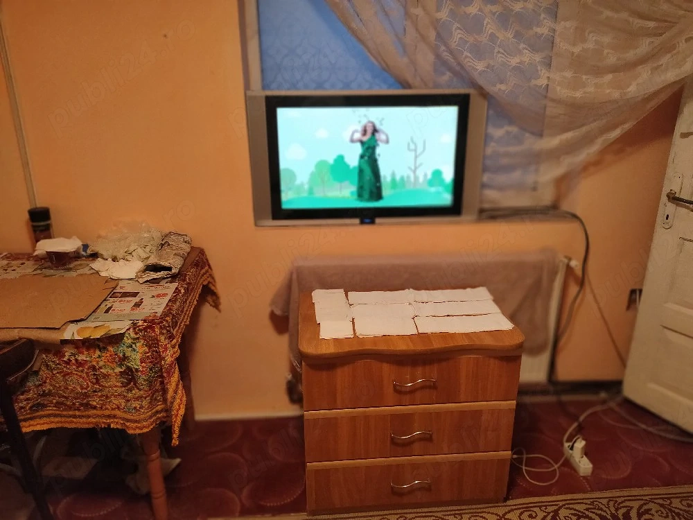 Vand Televizor plat, de perete !..