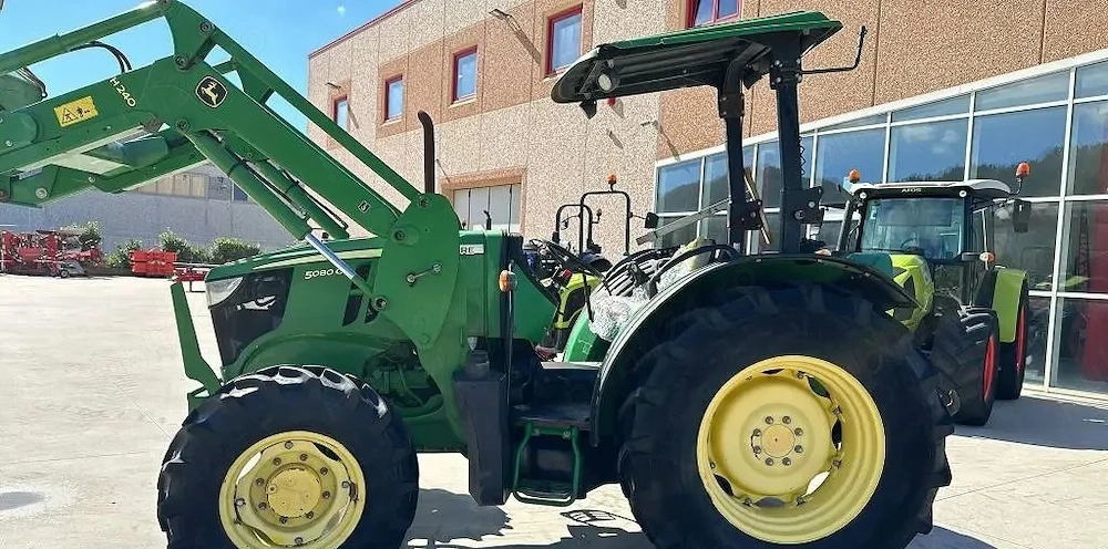Tractoras John Deere 5080 G (2015) - Incarcator Frontal + Accesorii 