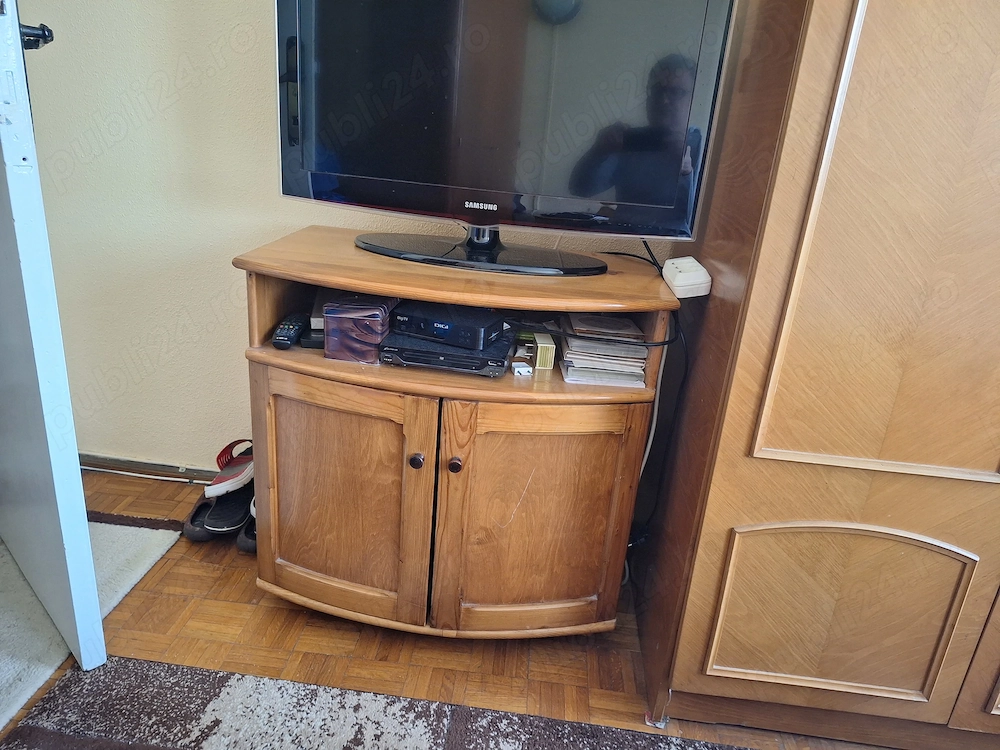 Vand televizor Sony cu diagonala ecran 80 cm.