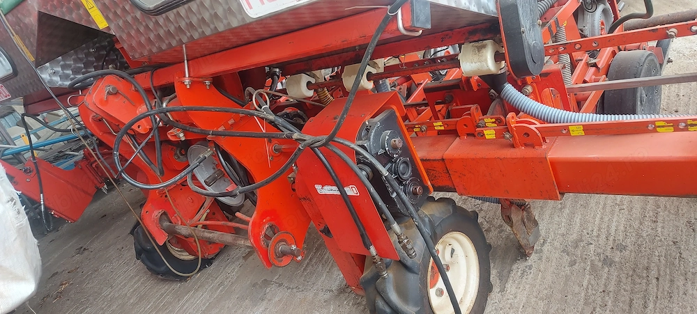 Vând semănătoare telescopica gaspardo monica 